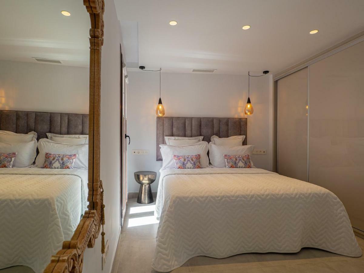 Marbella Old Town : Luxury Townhouse Villa Exterior photo